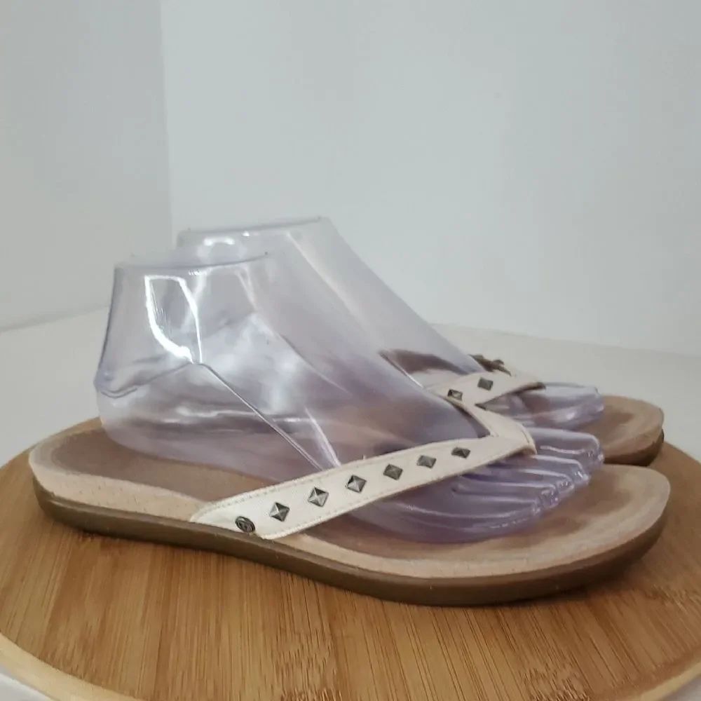 UGG Sadie Studded White Leather Thong Sandals Women's Size 8.5